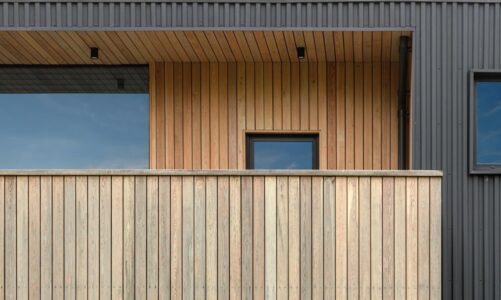 Termodrewno na elewacji - dlaczego warto w nie zainwestować?